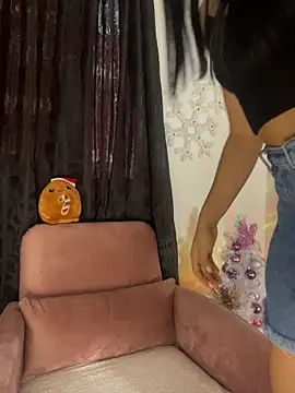 Snapshot of AlannaDollx chatting on 12-20-25, 04:58 AlannaDollx online show from 12-20-25, 04:58