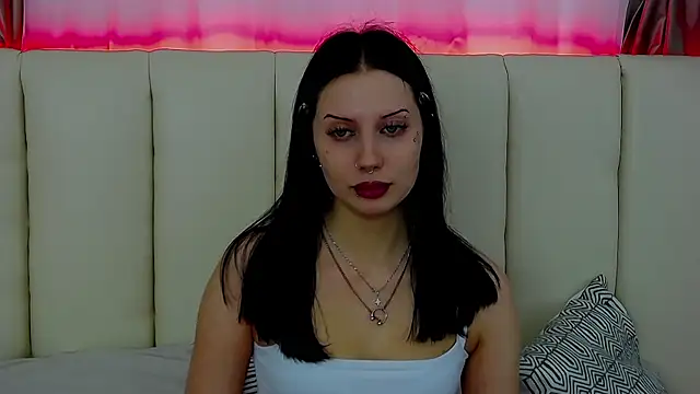 MaeAnna online show from 11-28-25, 05:21