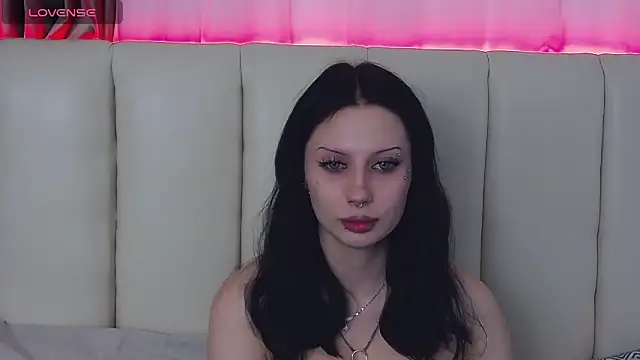 MaeAnna online show from 12-14-25, 01:27