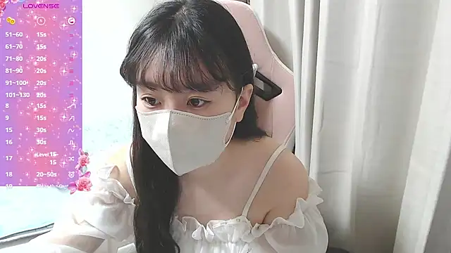 hinako08 online show from 12-18-25, 10:05