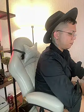 Snapshot of LiamColby_ chatting on 02-11-26, 03:22 LiamColby online show from 02-11-26, 03:22