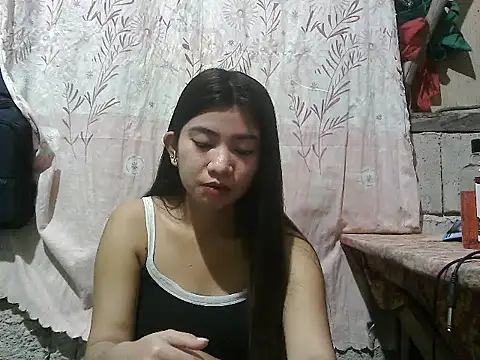 Snapshot of Hot_Lina31 chatting on 10-15-25, 04:18 Hot Lina31 online show from 10-15-25, 04:18