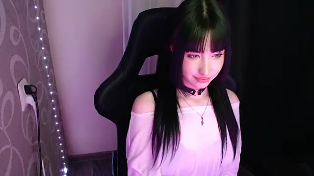 NaemiiBlush online show from 12-17-25, 11:49