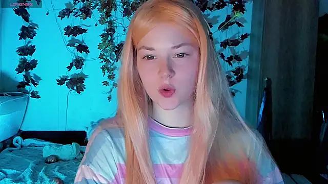 Snapshot of HoneyDazzle chatting on 10-22-25, 08:41 HoneyDazzle online show from 10-22-25, 08:41