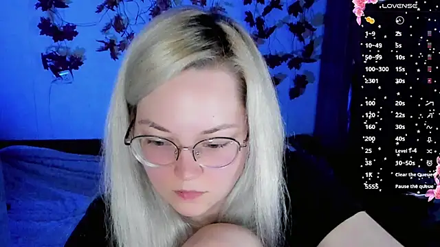 Snapshot of HoneyDazzle chatting on 11-09-25, 08:07 HoneyDazzle online show from 11-09-25, 08:07