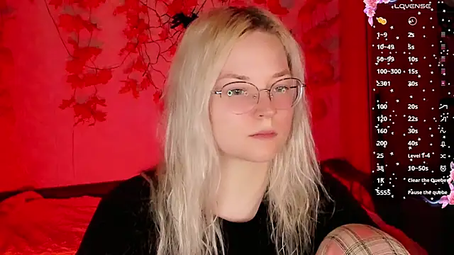 Snapshot of HoneyDazzle chatting on 11-12-25, 10:30 HoneyDazzle online show from 11-12-25, 10:30