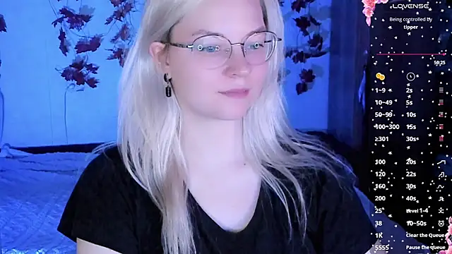 Snapshot of HoneyDazzle chatting on 11-16-25, 06:57 HoneyDazzle online show from 11-16-25, 06:57