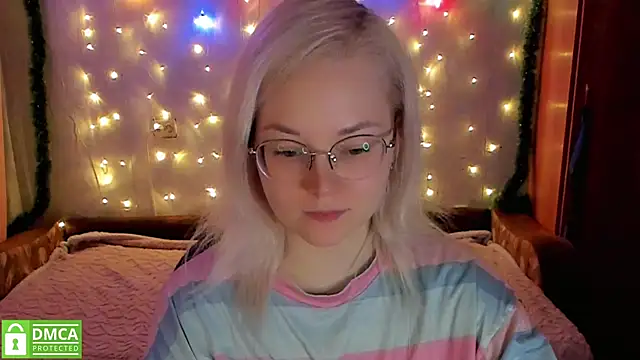 Snapshot of HoneyDazzle chatting on 11-27-25, 08:11 HoneyDazzle online show from 11-27-25, 08:11