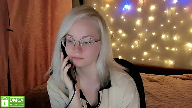 Snapshot of HoneyDazzle chatting on 11-30-25, 08:13 HoneyDazzle online show from 11-30-25, 08:13