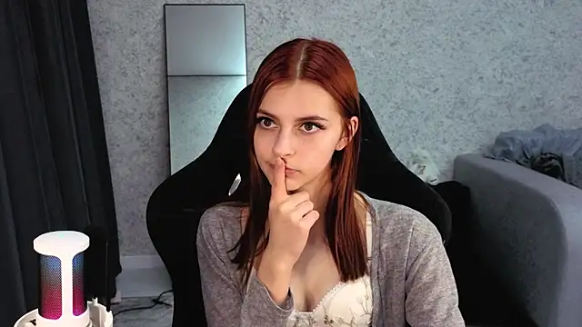 kitti sweett online show from 10-28-25, 07:49