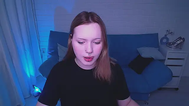 Snapshot of AuroraMour chatting on 10-16-25, 04:19 AuroraMour online show from 10-16-25, 04:19