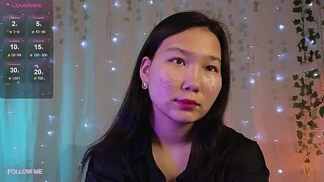 Yoon Mii online show from 10-15-25, 01:11