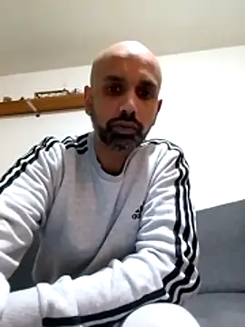 T1T012 online show from 01-06-26, 12:03