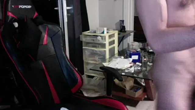 Snapshot of Liroow chatting on 03-24-26, 02:05 Liroow online show from 03-24-26, 02:05