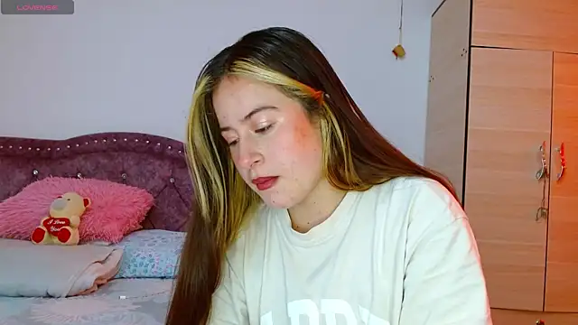 Hanssel tess online show from 10-17-25, 03:47