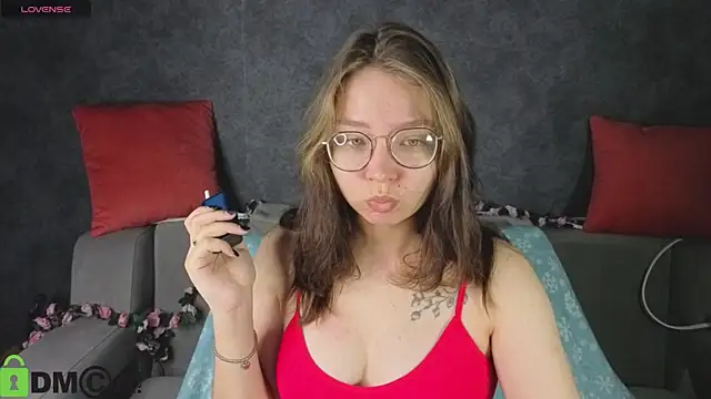 Nuura Moore online show from 11-24-25, 01:05