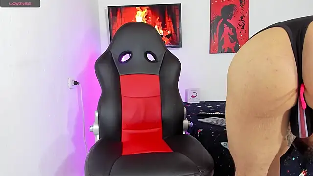 Snapshot of kenny-race chatting on 12-21-25, 01:24 kenny-race online show from 12-21-25, 01:24