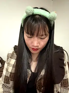 TrangNemo online show from 12-18-25, 10:38