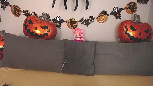 Evarey  online show from 10-28-25, 05:44