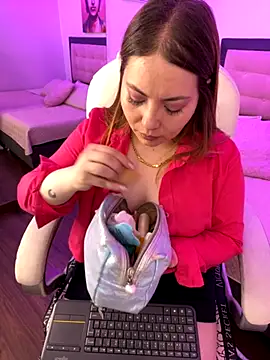 kattee adams online show from 12-05-25, 01:09