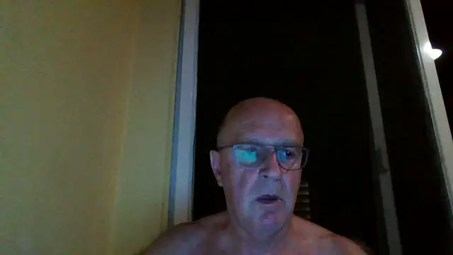 Snapshot of rudy-kralik chatting on 12-21-25, 11:45 rudy-kralik online show from 12-21-25, 11:45