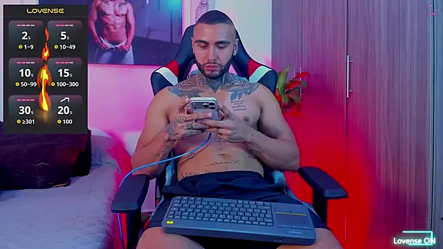 Snapshot of Danny_Willson chatting on 03-05-26, 02:24 Danny Willson online show from 03-05-26, 02:24