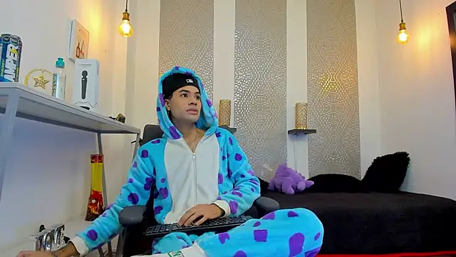 JacobBlackwell  online show from 11-09-25, 07:34