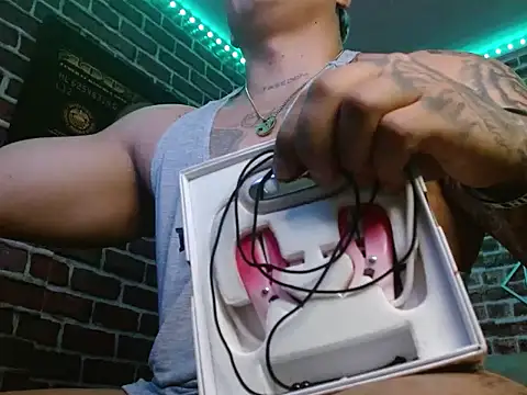 jordan bigcock  online show from 10-10-25, 08:13