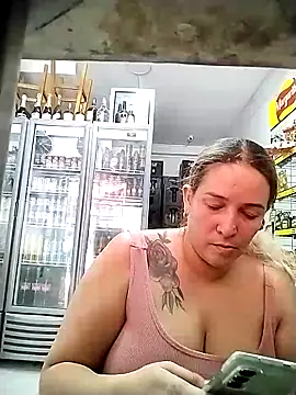 Snapshot of bighottits chatting on 10-17-25, 05:37 bighottits online show from 10-17-25, 05:37