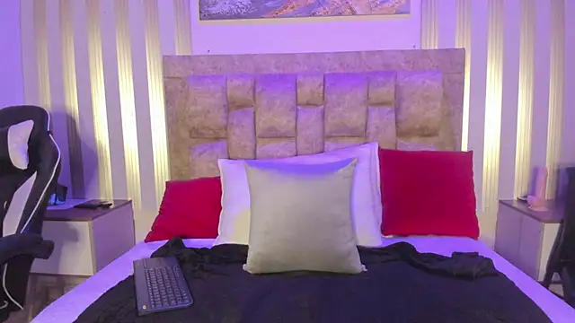 Snapshot of celeste_collins_ chatting on 10-28-25, 12:09 celeste collins online show from 10-28-25, 12:09