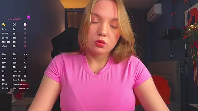 Snapshot of RebeccaEglitis chatting on 04-27-26, 05:00 RebeccaEglitis online show from 04-27-26, 05:00