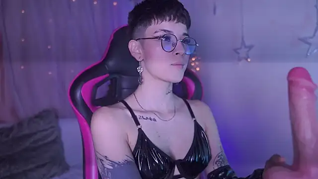 Giia Moretti  online show from 12-18-25, 07:42