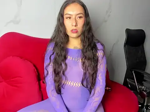 Haily Swett online show from 10-20-25, 02:28