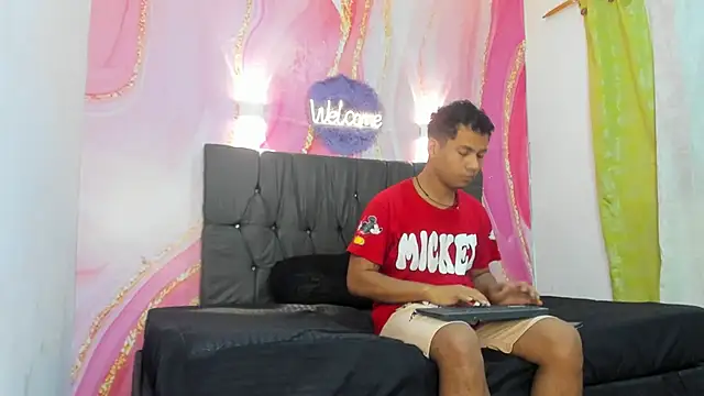 Raphael LatinBoy online show from 10-16-25, 03:07