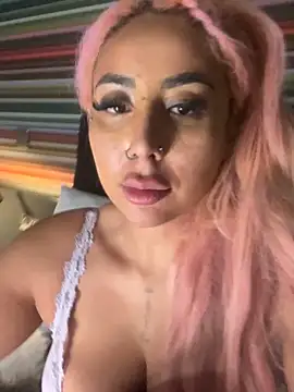 Snapshot of zara_bellexx chatting on 12-14-25, 05:18 zara bellexx online show from 12-14-25, 05:18