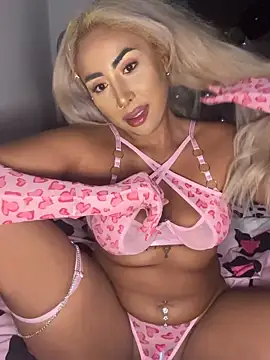 Snapshot of zara_bellexx chatting on 03-25-26, 11:33 zara bellexx online show from 03-25-26, 11:33