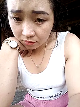 Snapshot of miemie-xx chatting on 10-13-25, 01:05 miemie-xx online show from 10-13-25, 01:05