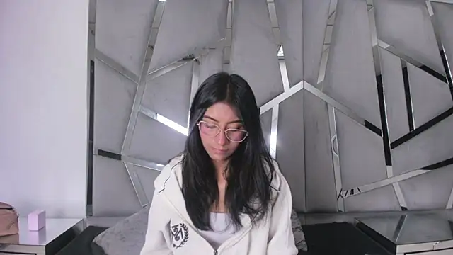 Mia clark18 online show from 11-11-25, 08:42