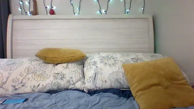 Snapshot of easy_briezy chatting on 12-19-25, 07:43 easy briezy online show from 12-19-25, 07:43