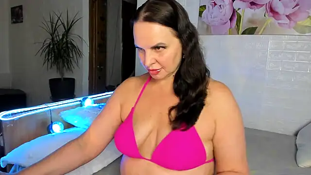 Snapshot of MIRAA_LUV chatting on 07-14-26, 05:18 MIRAA LUV online show from 07-14-26, 05:18