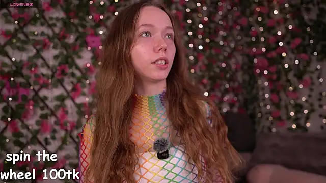 Snapshot of Petite_Polly chatting on 12-17-25, 06:03 Petite Polly online show from 12-17-25, 06:03