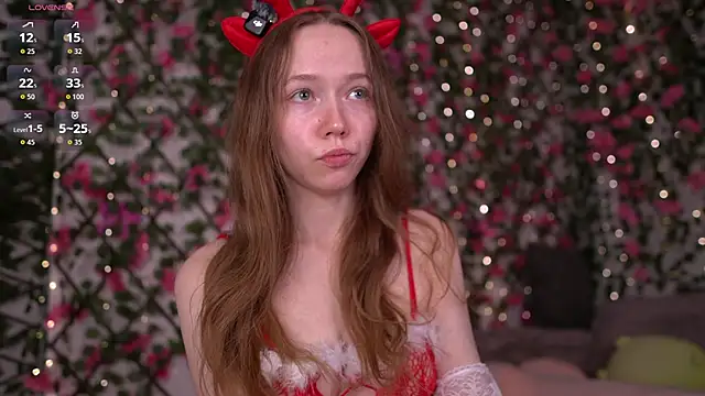 Snapshot of Petite_Polly chatting on 12-20-25, 06:04 Petite Polly online show from 12-20-25, 06:04