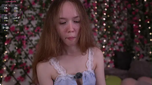 Snapshot of Petite_Polly chatting on 02-17-26, 06:03 Petite Polly online show from 02-17-26, 06:03