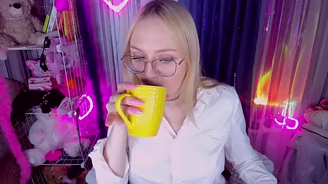 CeaneLino online show from 04-22-26, 05:36