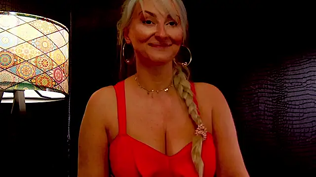 Snapshot of LeticiaReys chatting on 11-29-25, 11:30 LeticiaReys online show from 11-29-25, 11:30