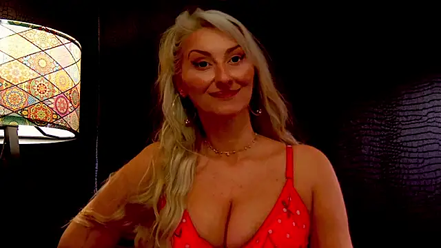 Snapshot of LeticiaReys chatting on 12-03-25, 01:02 LeticiaReys online show from 12-03-25, 01:02