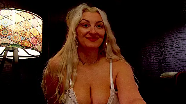 Snapshot of LeticiaReys chatting on 02-07-26, 02:21 LeticiaReys online show from 02-07-26, 02:21