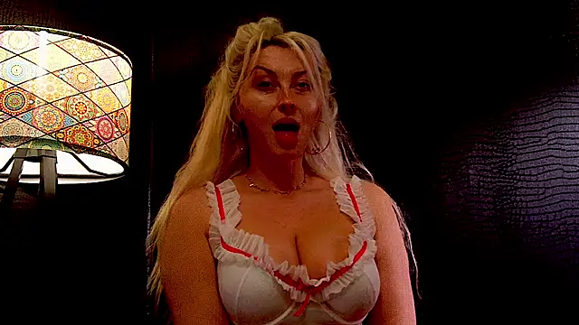 Snapshot of LeticiaReys chatting on 03-03-26, 01:06 LeticiaReys online show from 03-03-26, 01:06