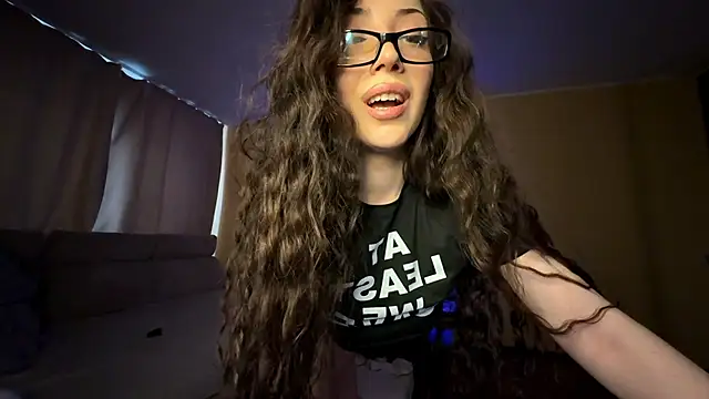 Snapshot of chelsey-classy chatting on 10-25-25, 12:13 chelsey-classy online show from 10-25-25, 12:13