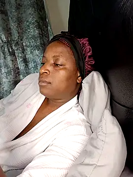 Snapshot of Linae1234 chatting on 11-21-25, 01:48 Linae1234 online show from 11-21-25, 01:48